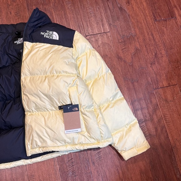 NWT! 1X Nuptse - The North Face Women's Light Yellow & Black Puffer - Picture 9 of 14